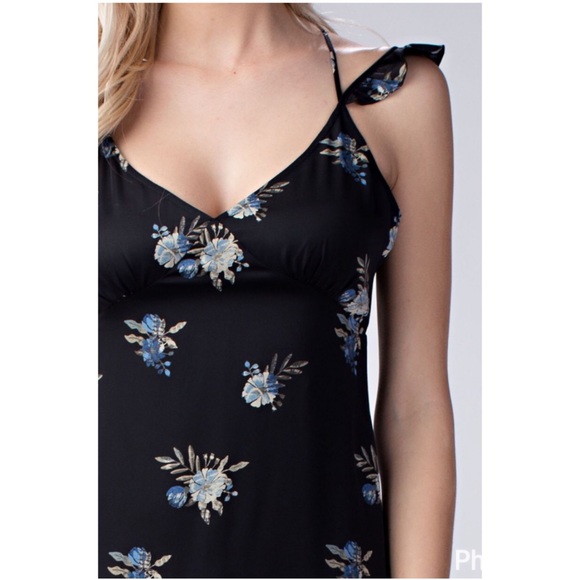 Leaf It Alone Maxi Dress - Picture 6 of 8